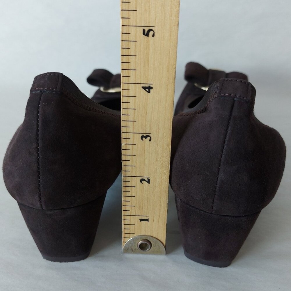 Stuart Weitzman Beaudelair Retro Suede Wedge Pump Size 8 Bow Low Heel Slip-on - Picture 9 of 13